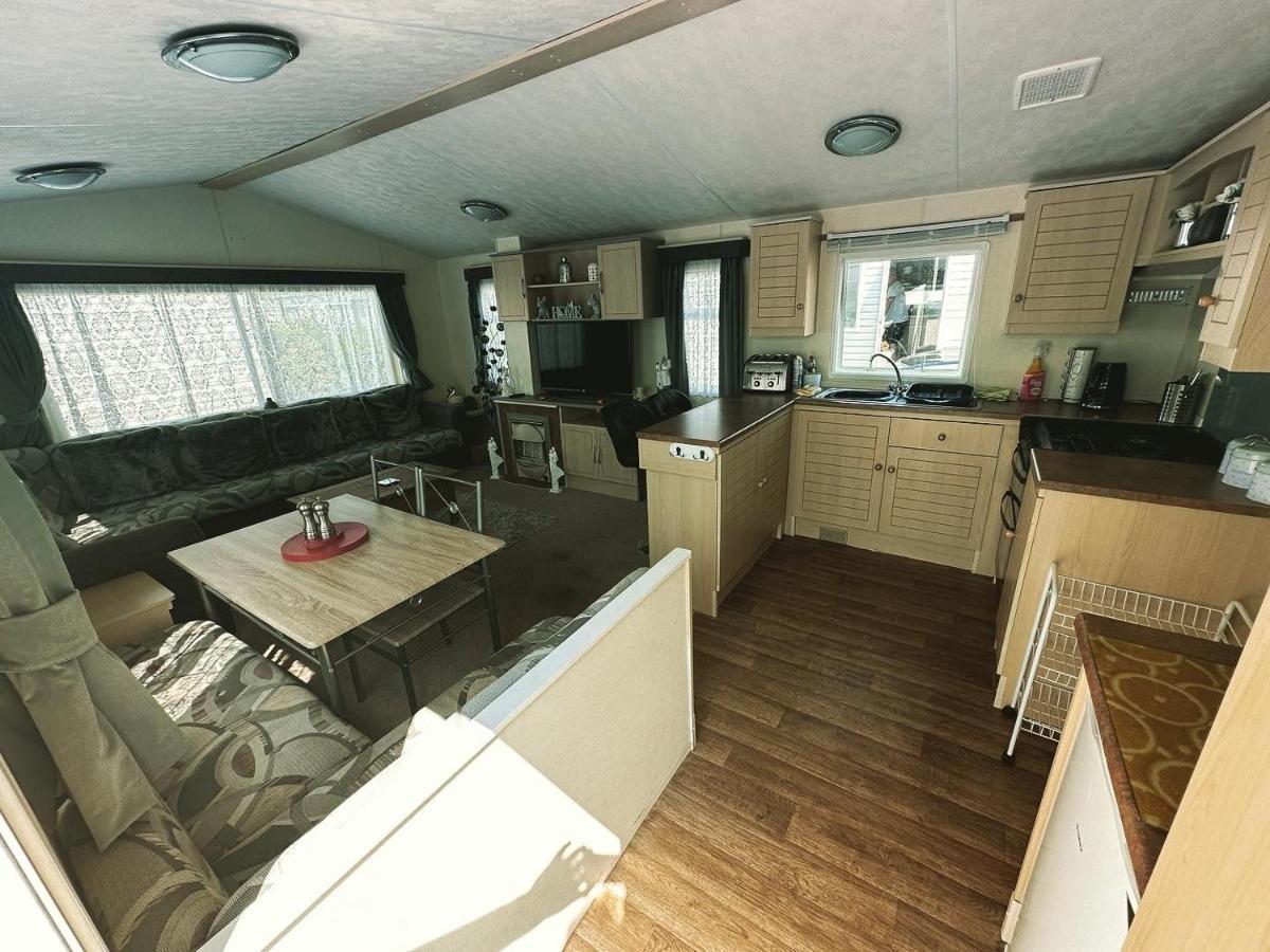 Caravan To Hire Lyon'S Robin Hood Ріл Екстер'єр фото